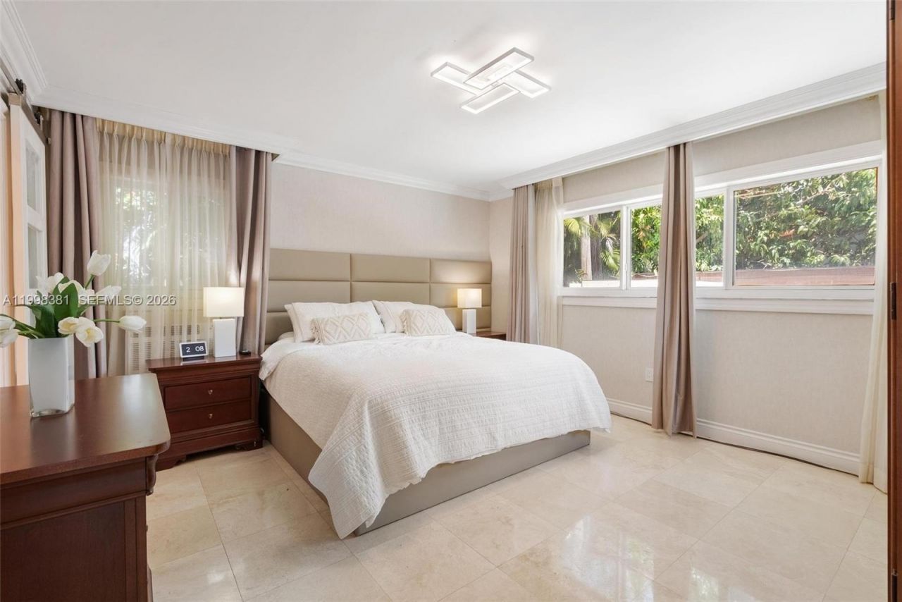 9141 Abbott Ave, Surfside, FL 33154 Photo