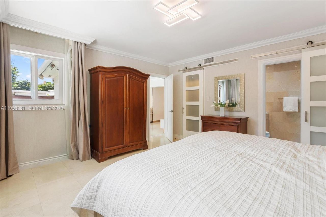 9141 Abbott Ave, Surfside, FL 33154 Photo