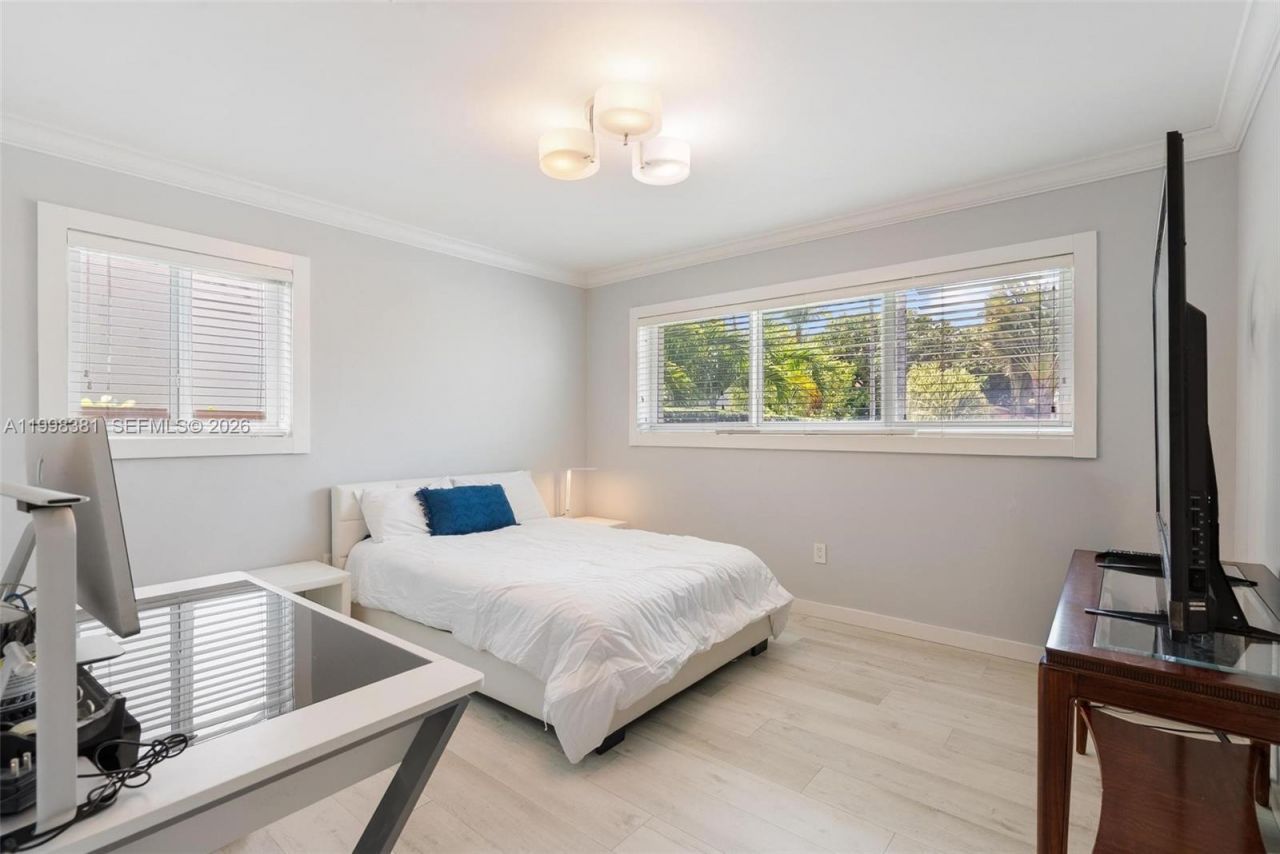 9141 Abbott Ave, Surfside, FL 33154 Photo