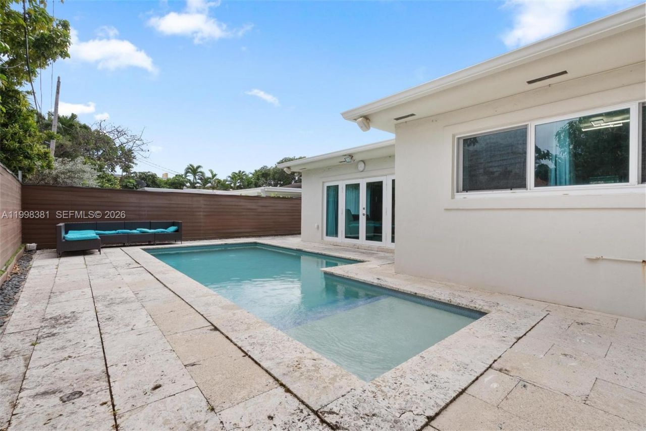 9141 Abbott Ave, Surfside, FL 33154 Photo