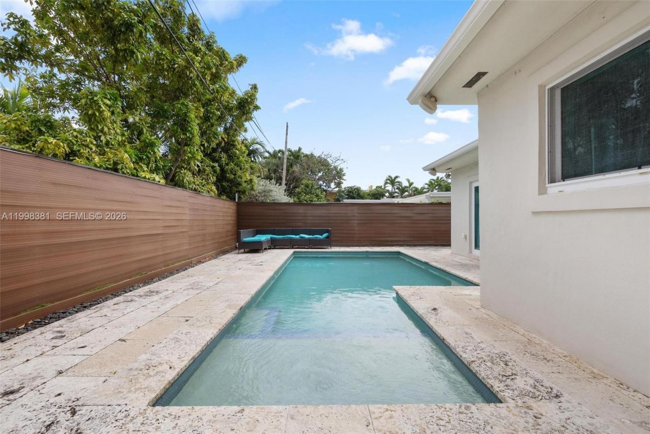 9141 Abbott Ave, Surfside, FL 33154 Photo