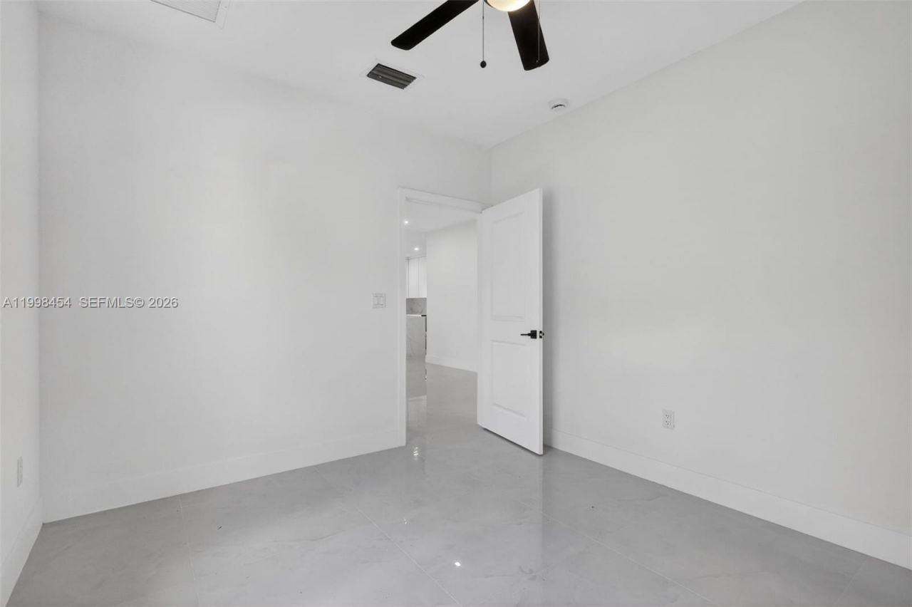 2270 Service Rd, Opa Locka, FL 33054 Photo