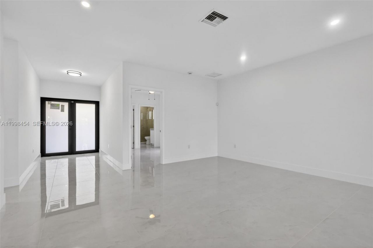 2270 Service Rd, Opa Locka, FL 33054 Photo