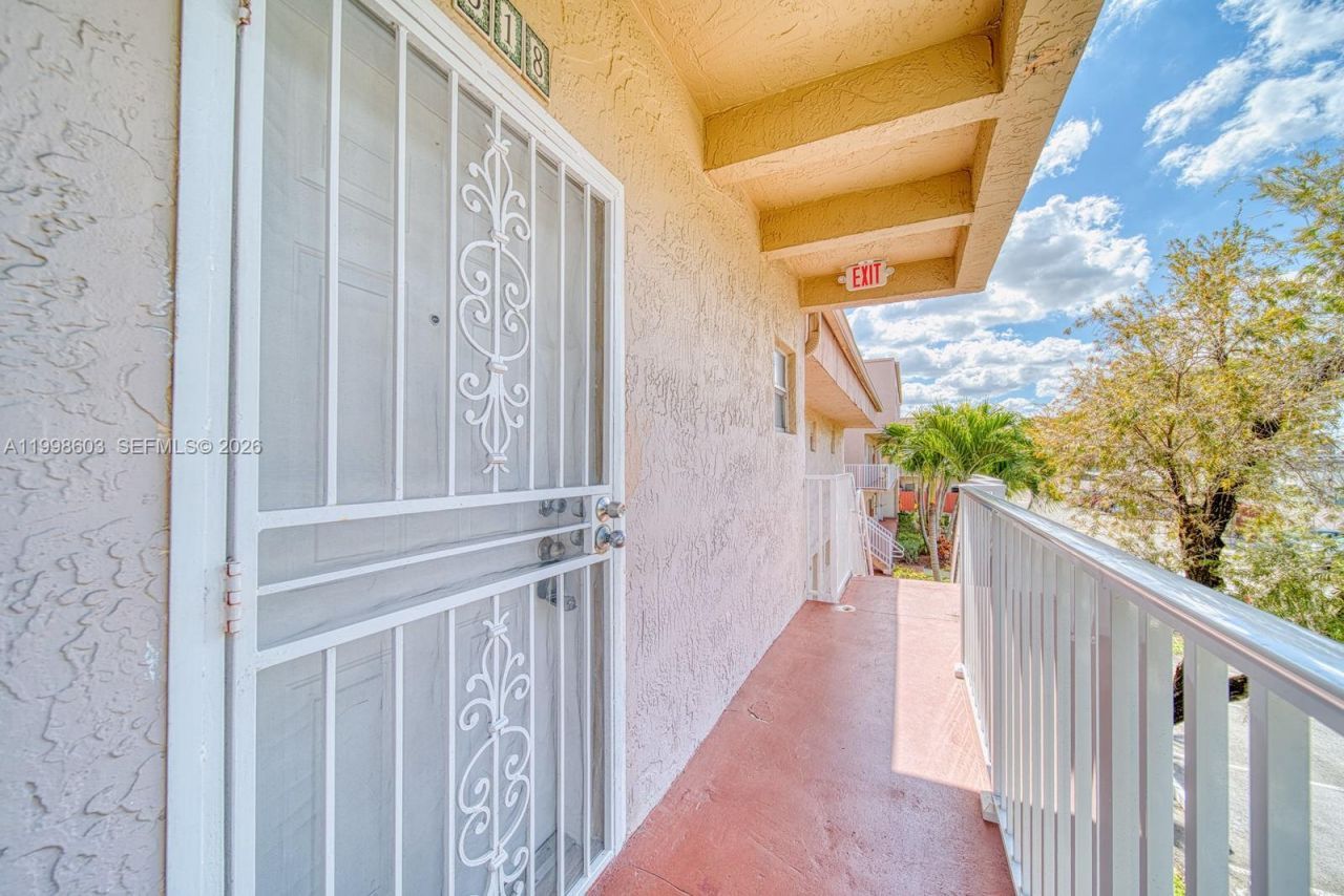 840 SW 105th Ave, Unit 318, Miami, FL 33174 Photo
