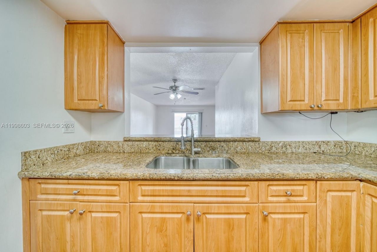 840 SW 105th Ave, Unit 318, Miami, FL 33174 Photo