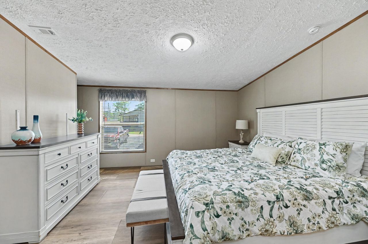 205 Langham Court Photo 13