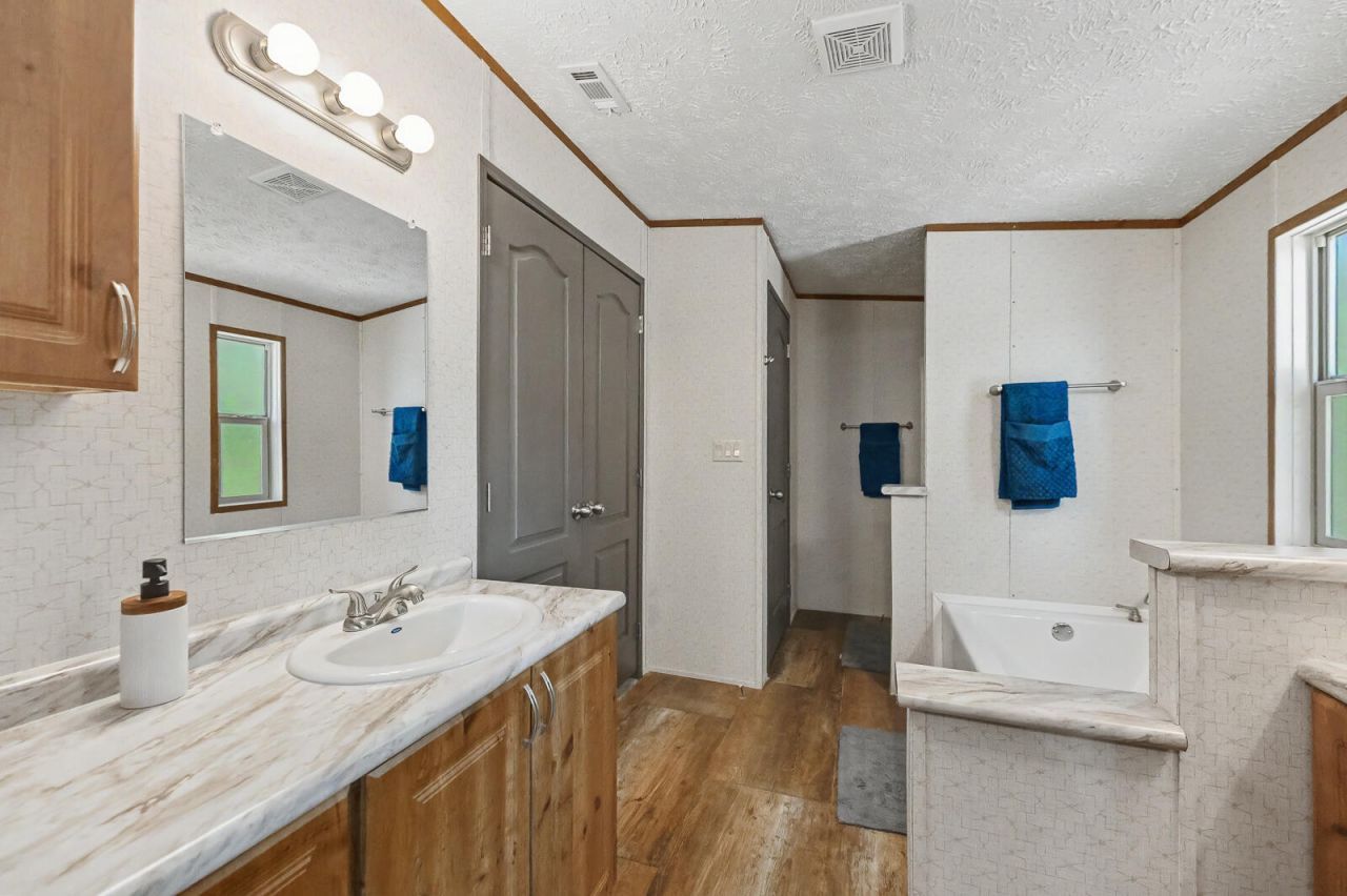 205 Langham Court Photo 16