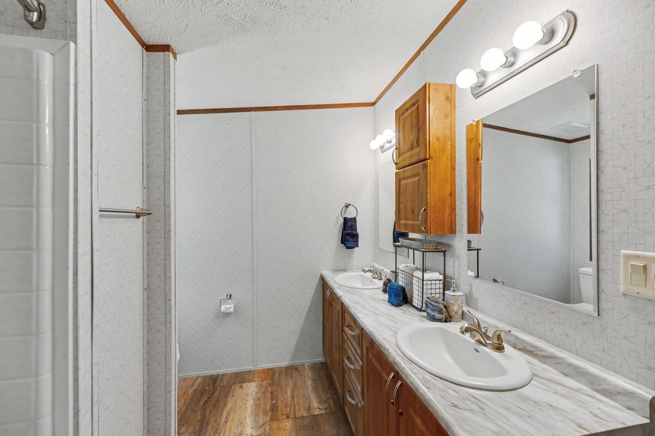 205 Langham Court Photo 21