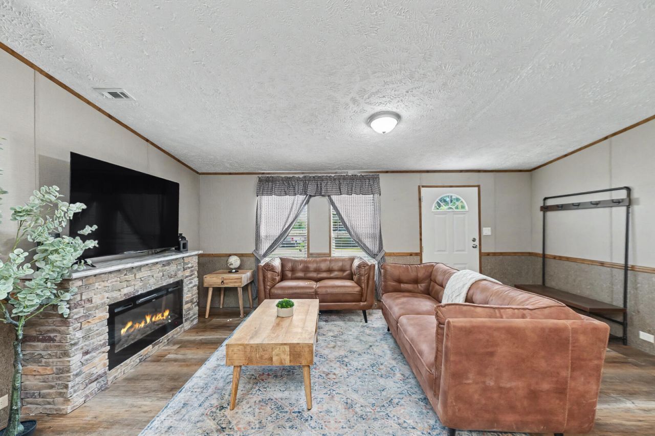 205 Langham Court Photo 5