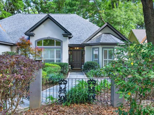 4 Greenbrier Lane, Fairhope, AL 36532