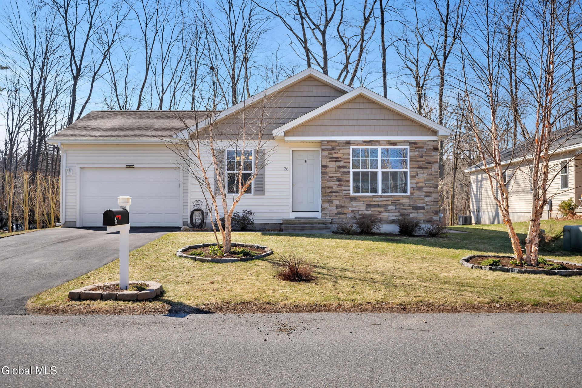 26 Parkview Lane, Glens Falls, NY 12801 Main Photo