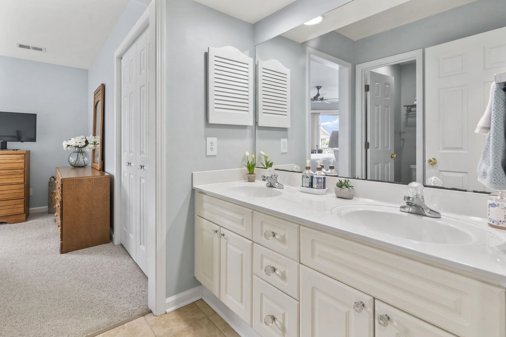 300 Shorehaven Dr. Photo 15