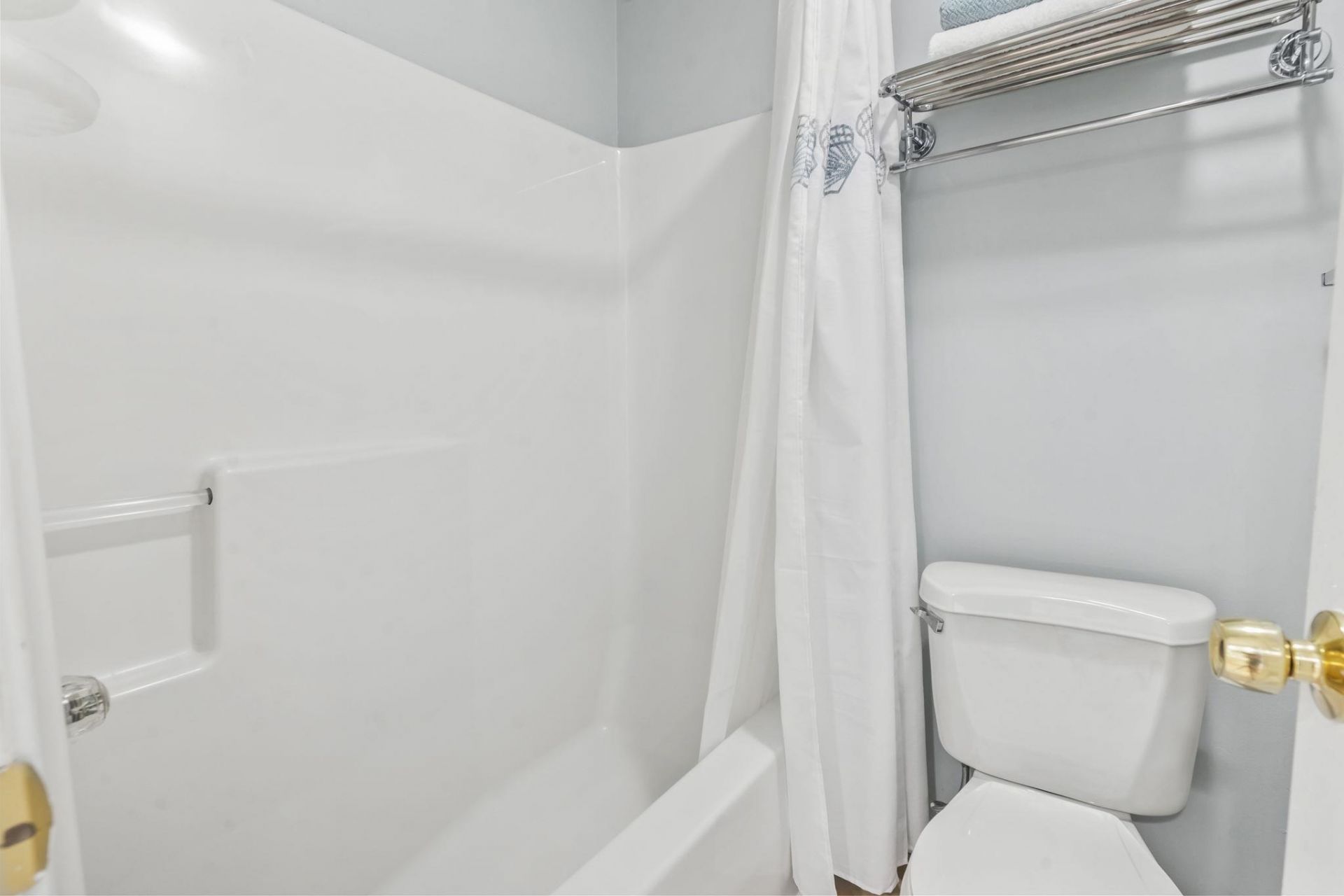 300 Shorehaven Dr. Photo 16