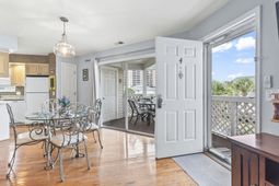 300 Shorehaven Dr. photo 4