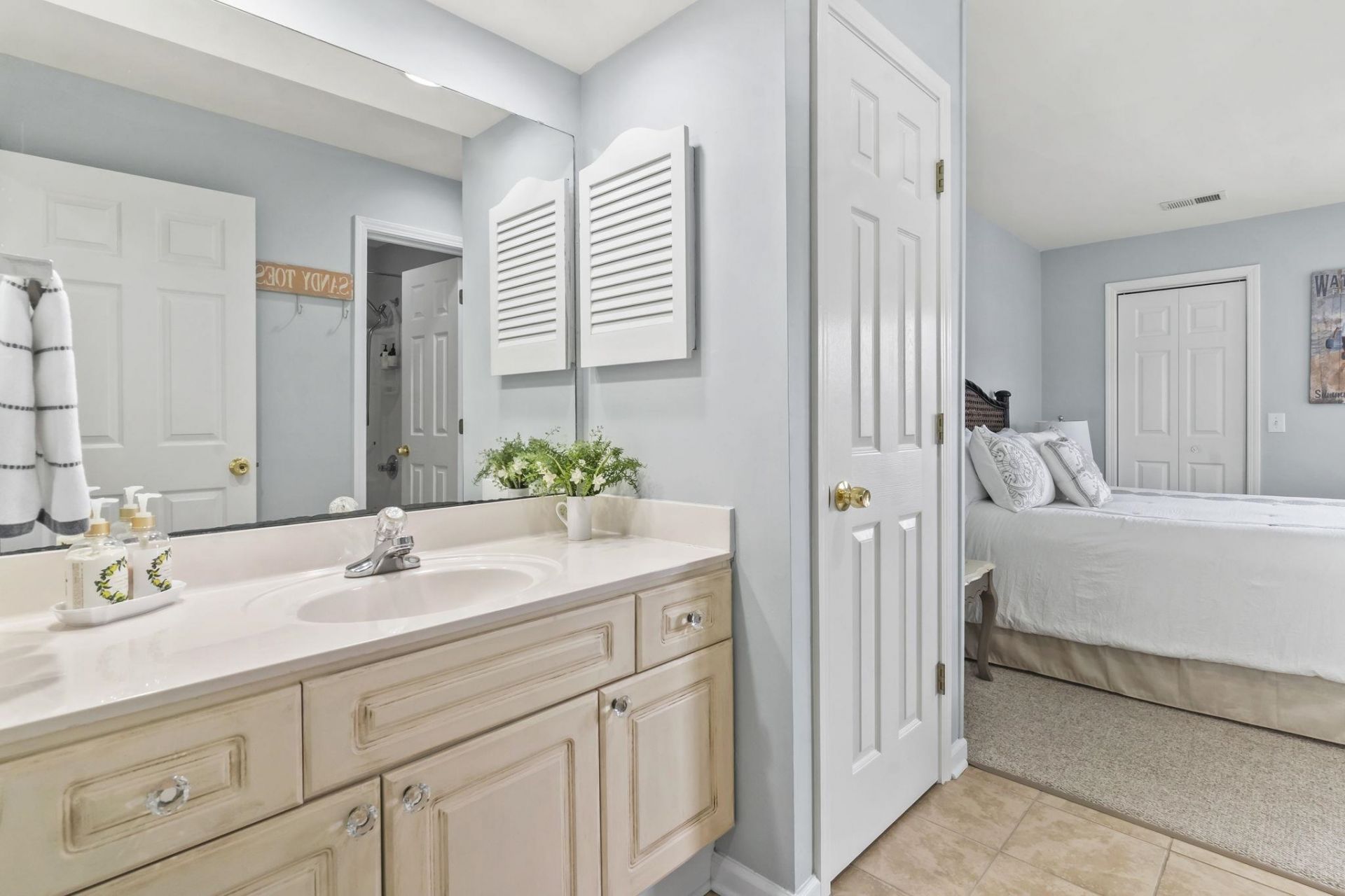 300 Shorehaven Dr. Photo 21