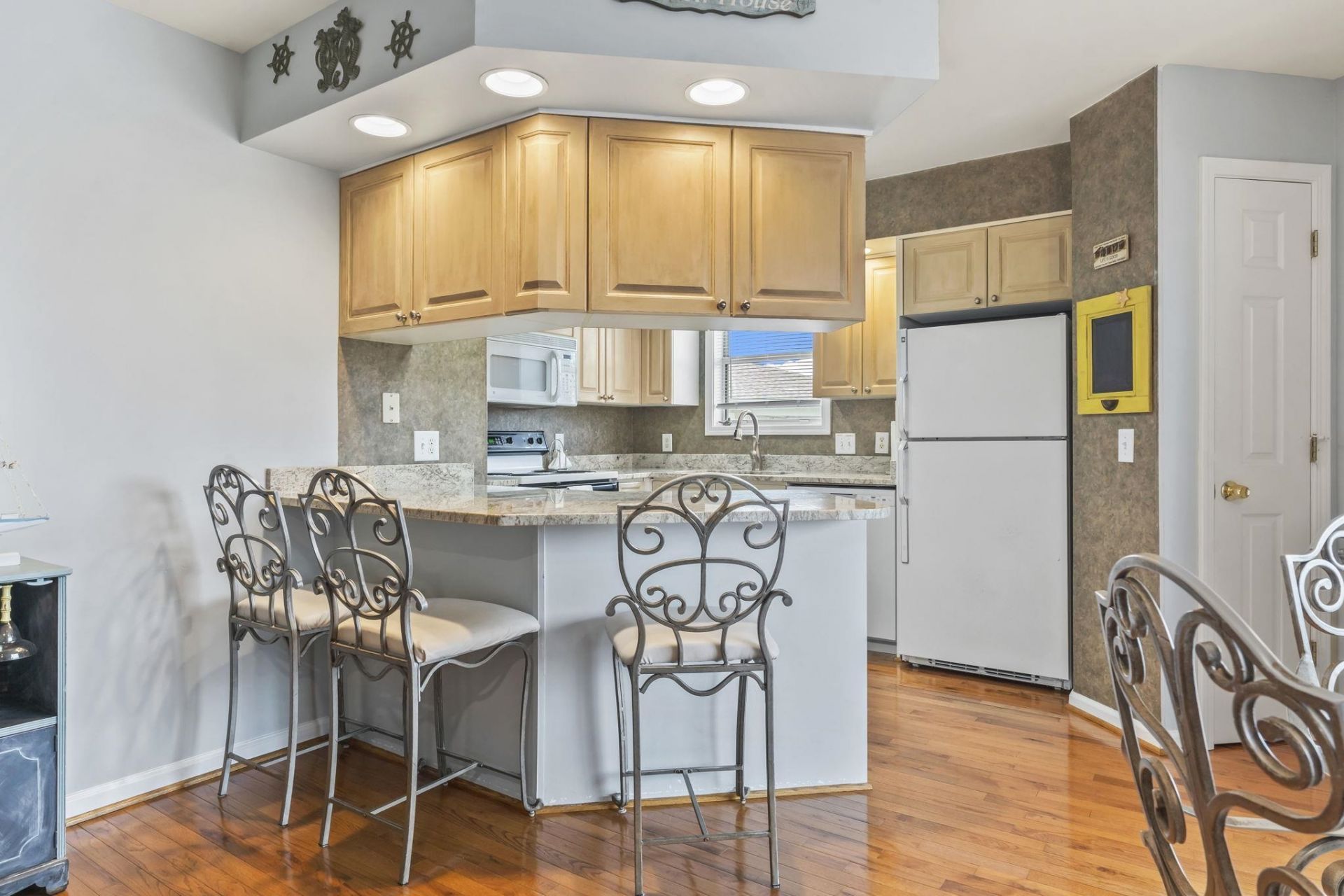 300 Shorehaven Dr. Photo 6