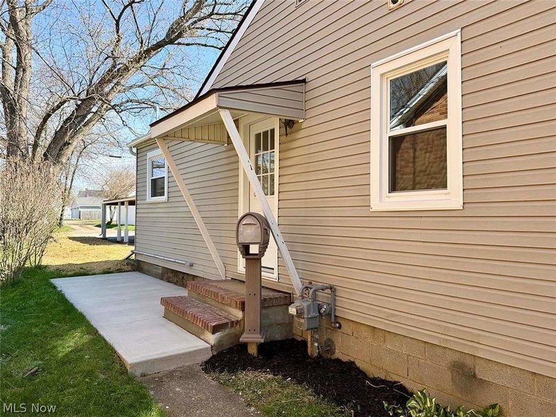 624 E College Street, Alliance, OH 44601 Photo 3