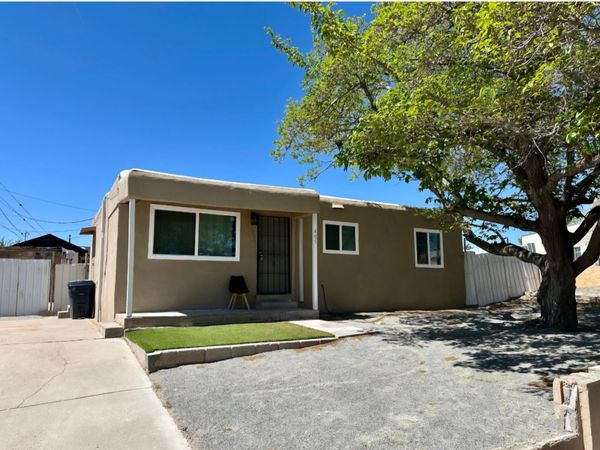 405 67th Street SW, Albuquerque, NM 87121