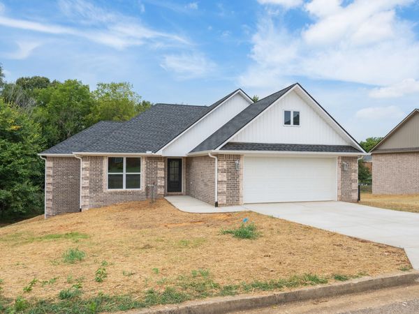 70 Derek Drive , Lexington, TN 38351