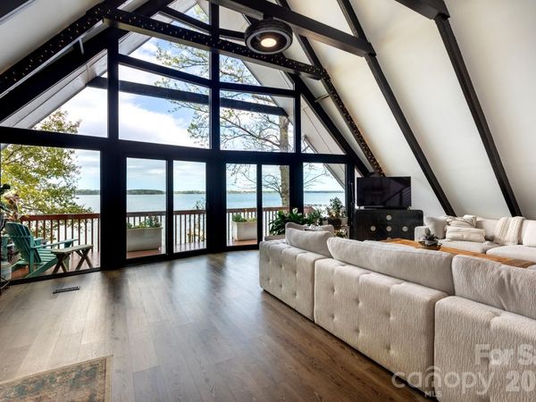 211 Fannie Creek Lane , Sneads Ferry, NC 28460