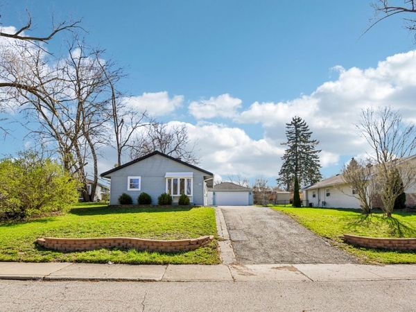 1819 Papoose Road , Carpentersville, IL 60110