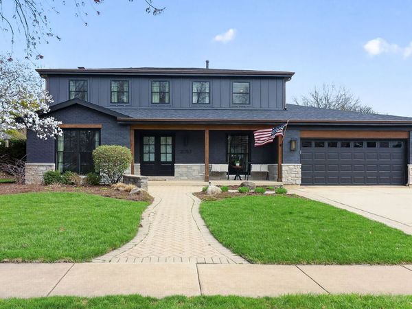 2053 Somerset Lane, Wheaton, IL 60189