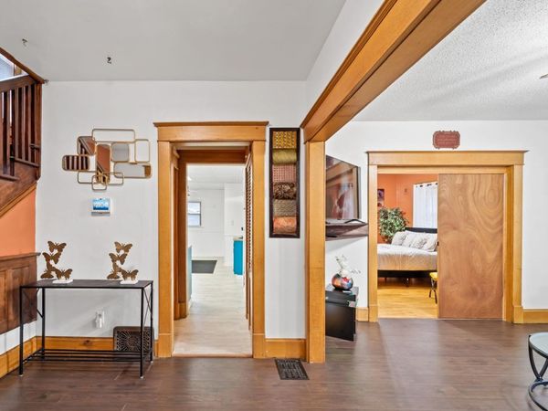 2411 E 9th Street, Des Moines, IA 50316