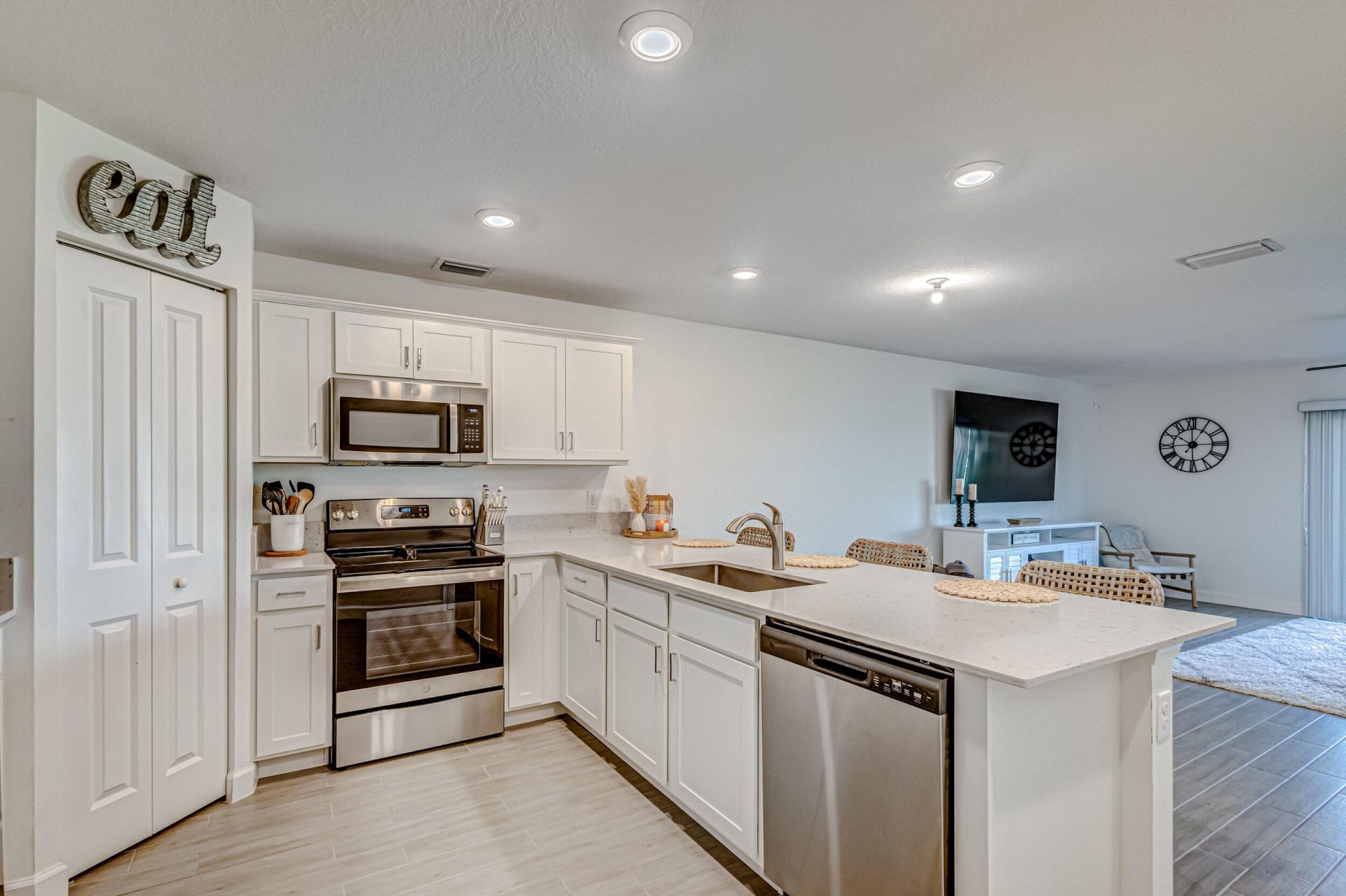 5007 Woods Edge Circle, Riviera Beach, FL 33410 Photo