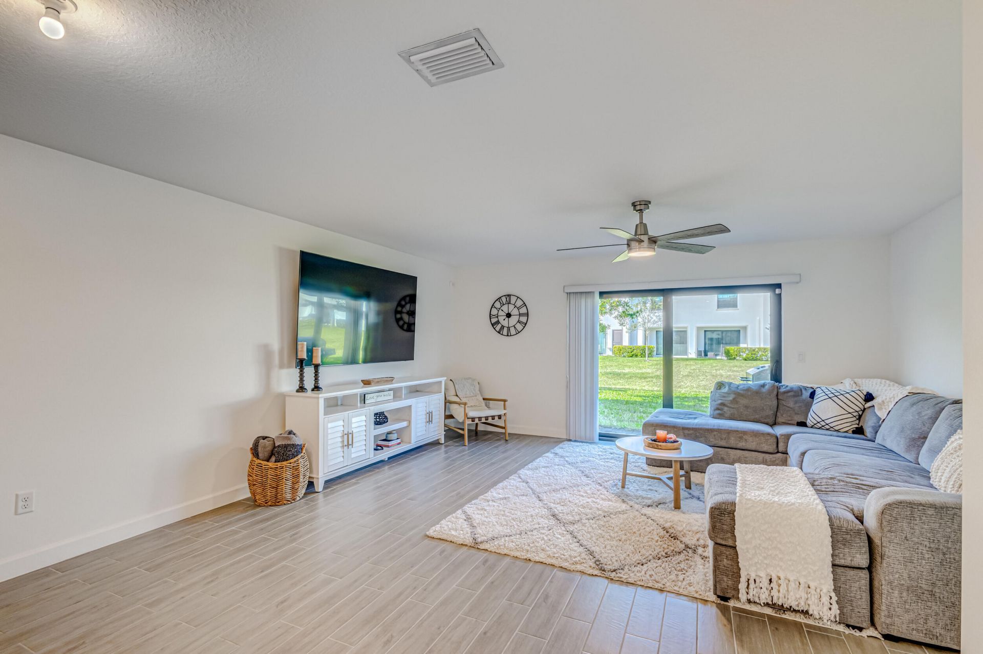 5007 Woods Edge Circle, Riviera Beach, FL 33410 Photo
