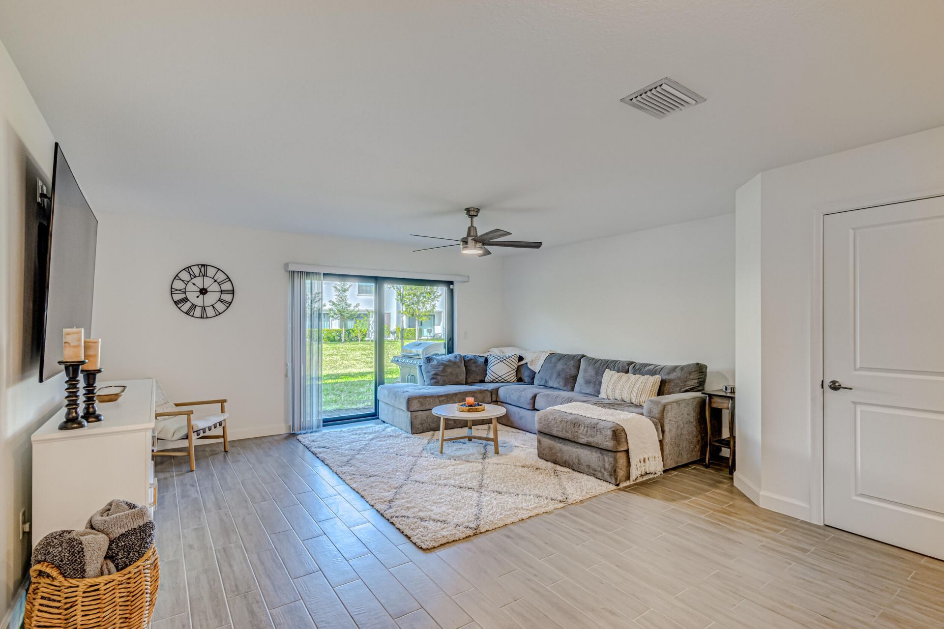 5007 Woods Edge Circle, Riviera Beach, FL 33410 Photo