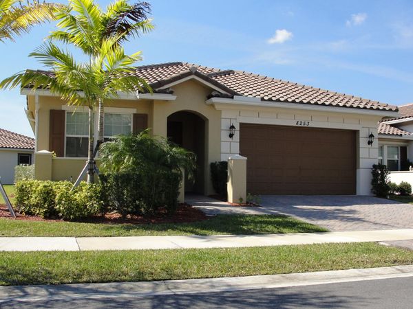 8253 NW 118th Way NW, Parkland, FL 33076