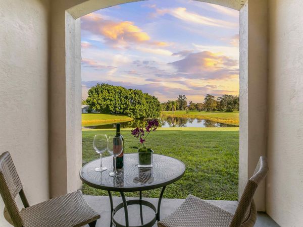 2040 Greenview Shores Boulevard, Unit 203, Wellington, FL 33414