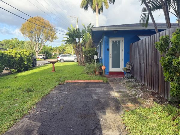 737 NE 15th Court, Fort Lauderdale, FL 33304