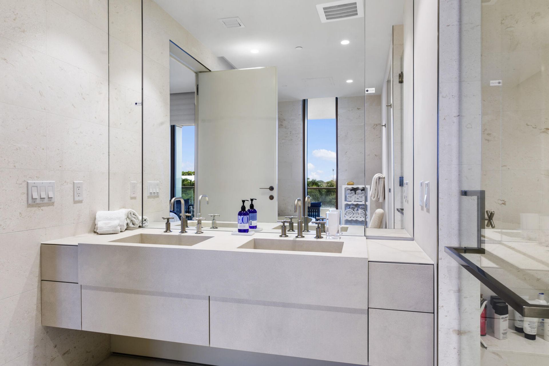 200 Arkona Court, Unit 402, West Palm Beach, FL 33401 Photo