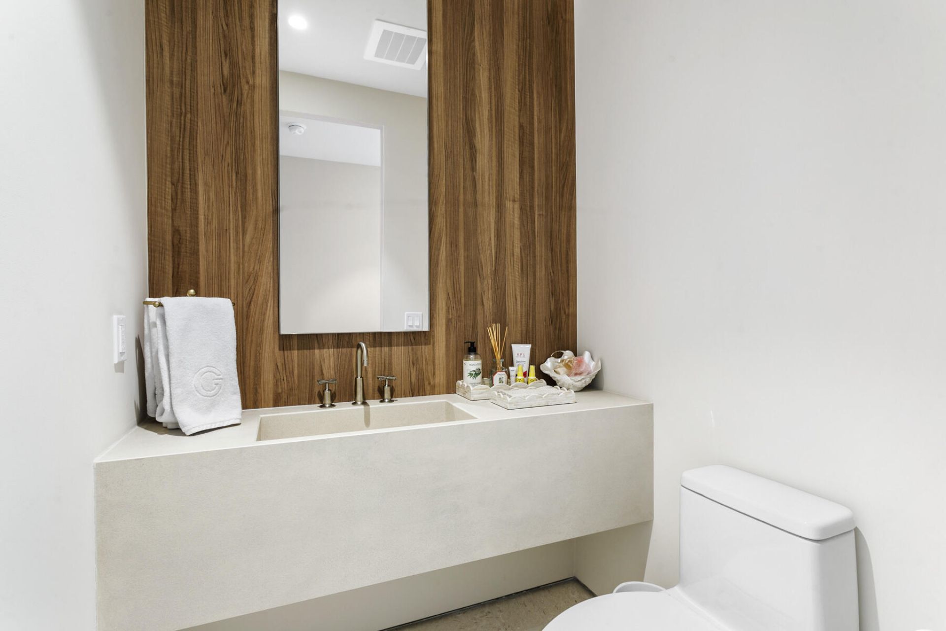 200 Arkona Court, Unit 402, West Palm Beach, FL 33401 Photo