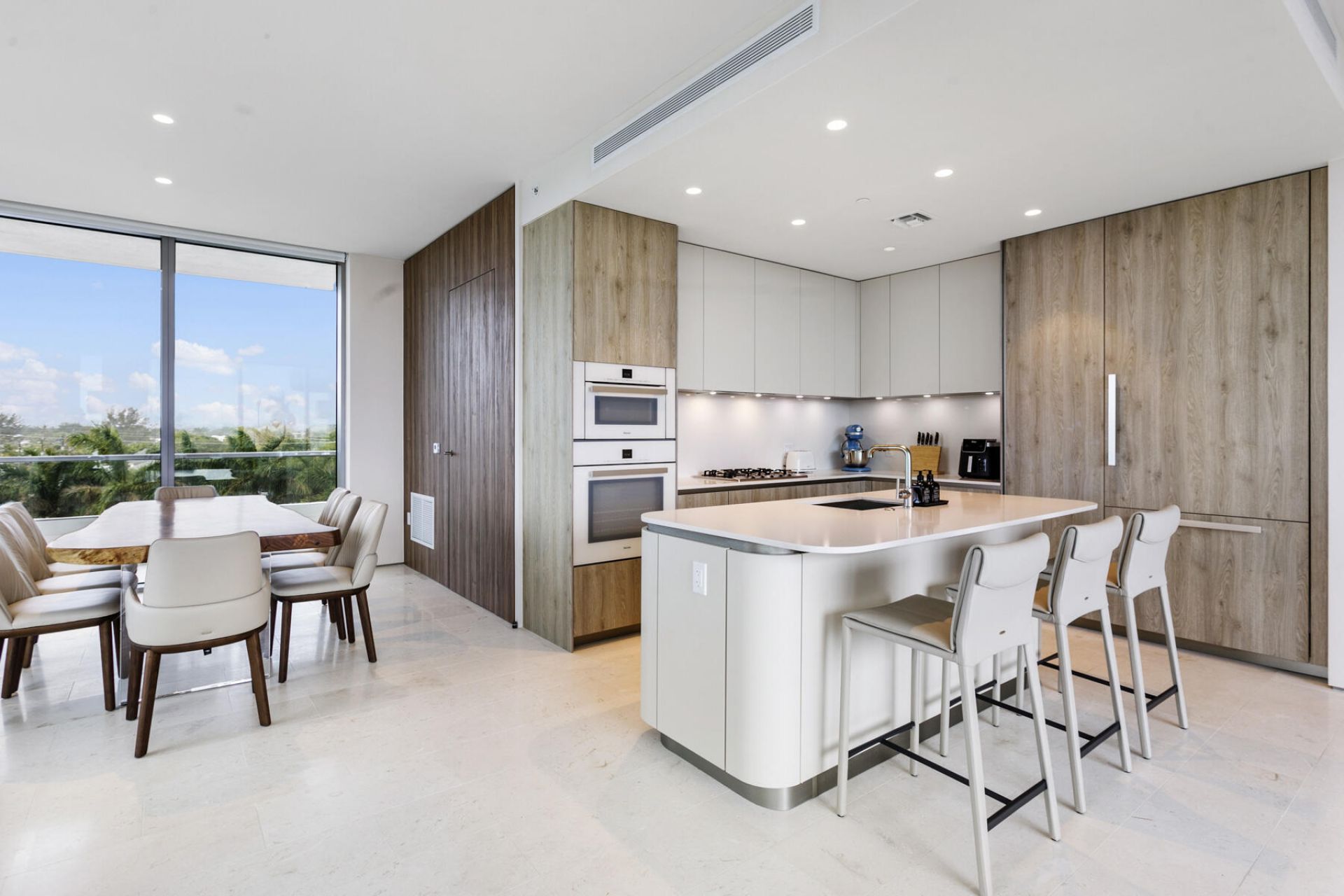 200 Arkona Court, Unit 402, West Palm Beach, FL 33401 Photo