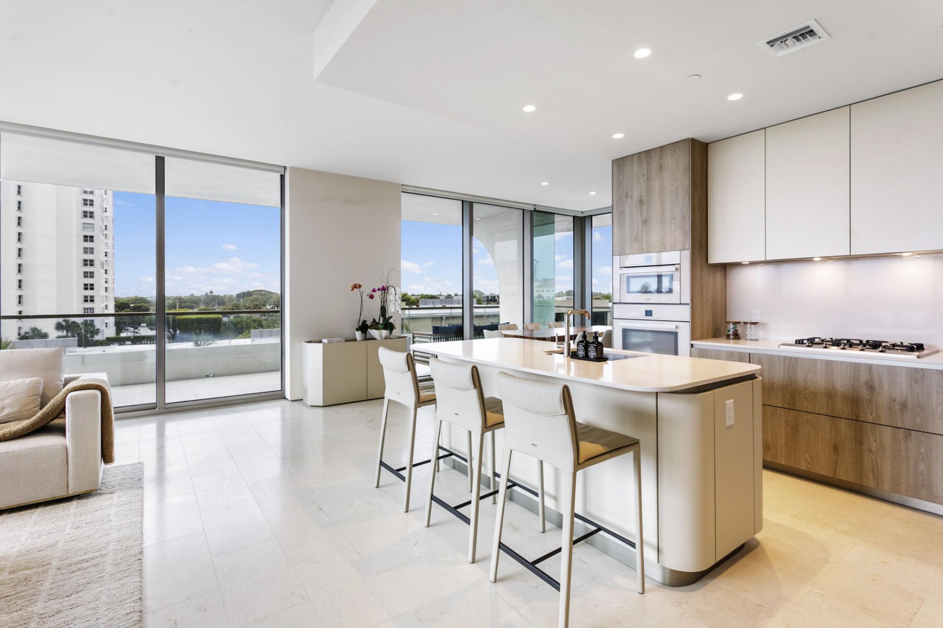 200 Arkona Court, Unit 402, West Palm Beach, FL 33401 Photo