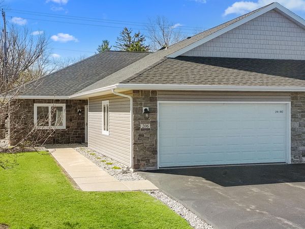 206 Potter Rd, Unit 102, Elkhorn, WI 53121