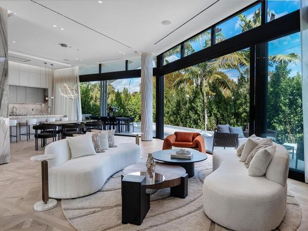 1045 W 47th Ct, Miami Beach, FL 33140