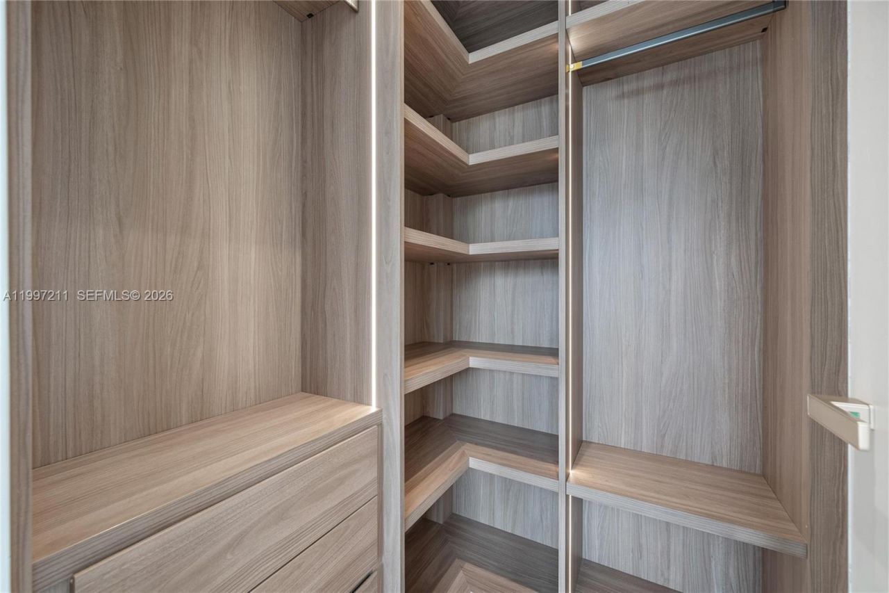 1045 W 47th Ct, Miami Beach, FL 33140 Photo