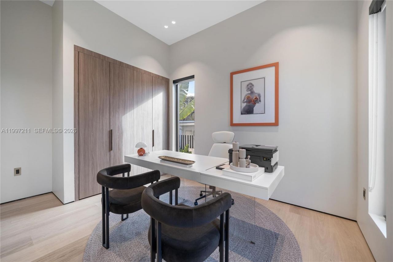 1045 W 47th Ct, Miami Beach, FL 33140 Photo