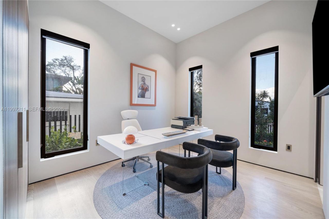 1045 W 47th Ct, Miami Beach, FL 33140 Photo