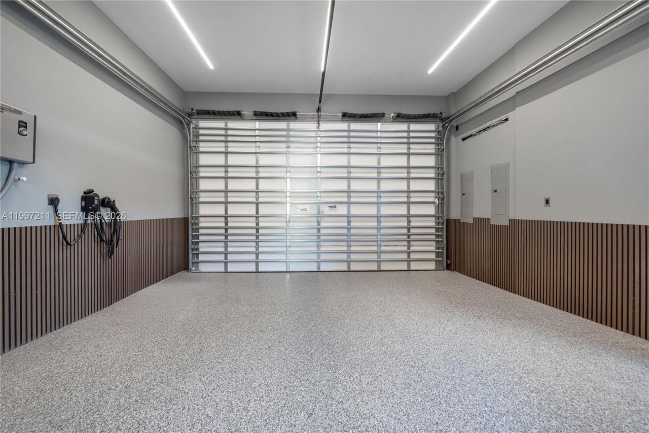 1045 W 47th Ct, Miami Beach, FL 33140 Photo