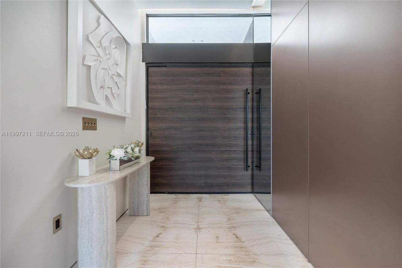 1045 W 47th Ct, Miami Beach, FL 33140 Photo