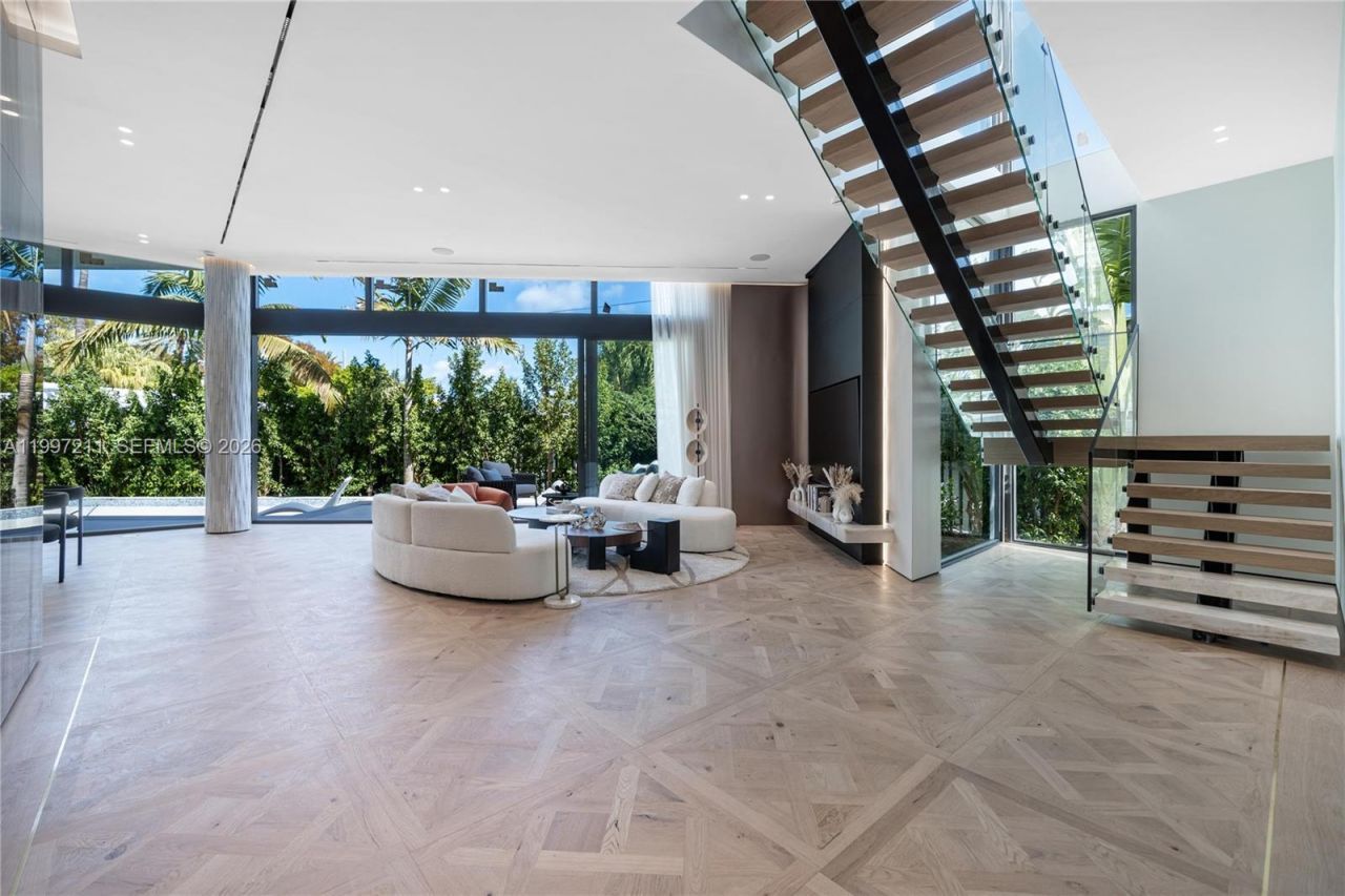 1045 W 47th Ct, Miami Beach, FL 33140 Photo