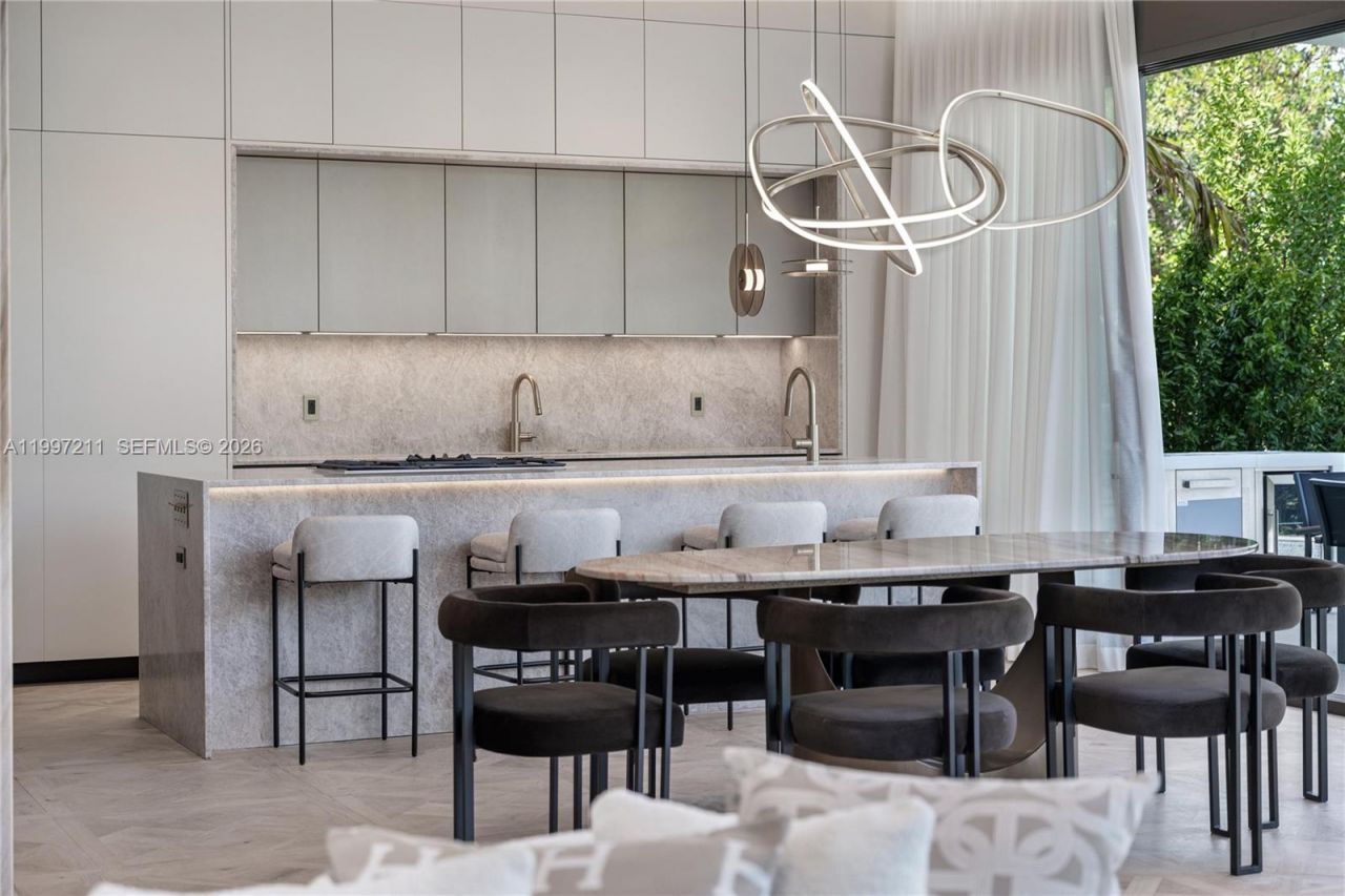 1045 W 47th Ct, Miami Beach, FL 33140 Photo