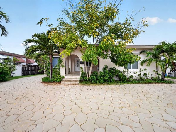 6881 SW 27th St , Miami, FL 33155