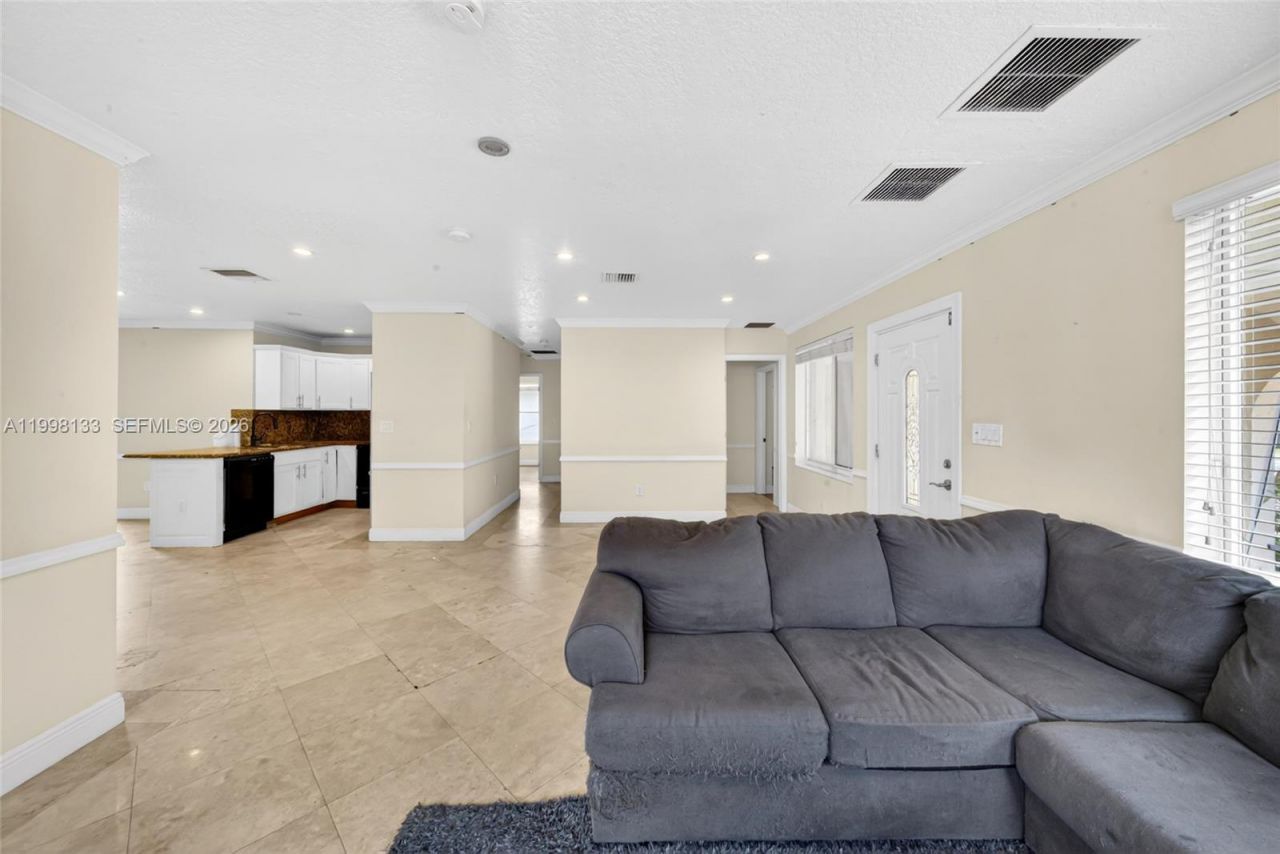 6881 SW 27th St, Miami, FL 33155 Photo