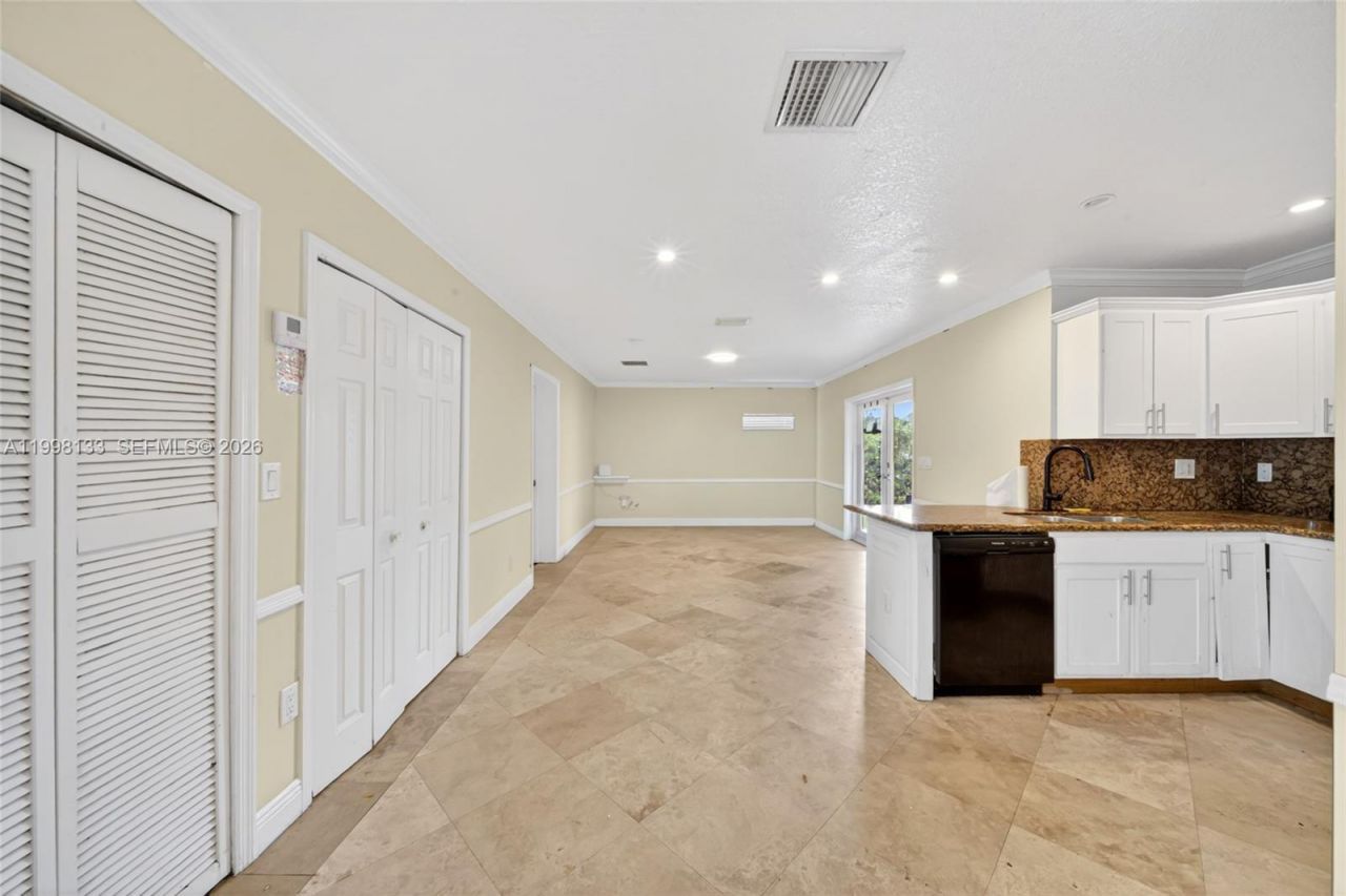 6881 SW 27th St, Miami, FL 33155 Photo