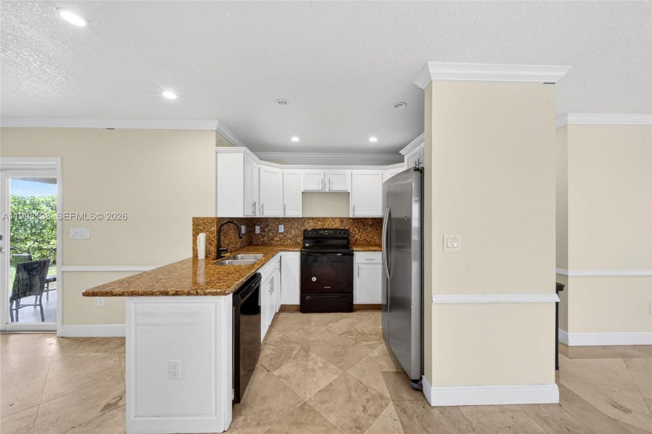 6881 SW 27th St, Miami, FL 33155 Photo